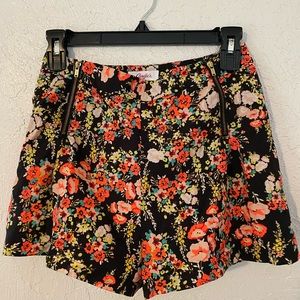 Floral shorts🌼